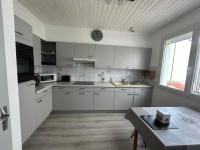 Kuchnia lub aneks kuchenny w obiekcie Maison idéalement située pour les vacances