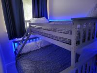 Postel nebo postele na pokoji v ubytování Sandy Beach Hill View Apartment Brean