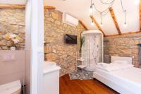 Kúpeľňa v ubytovaní Villa Cati Ferienhaus mit beheiztem Pool