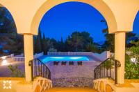 Bazén v ubytovaní Villa California by Abahana Villas alebo v jeho blízkosti