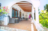 Patio alebo iná vonkajšia časť ubytovania Villa California by Abahana Villas