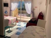 Łóżko lub łóżka w pokoju w obiekcie Studio cosy avec terrasse, parking et wifi - Idéal cures et centre-ville, Amélie-les-Bains - FR-1-703-3