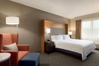 Ein Bett oder Betten in einem Zimmer der Unterkunft Holiday Inn Hotel &amp; Suites Council Bluffs by IHG