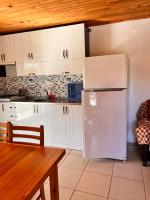 Kitchen o kitchenette sa Adrasan Parlak evleri