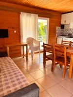 TV at/o entertainment center sa Adrasan Parlak evleri