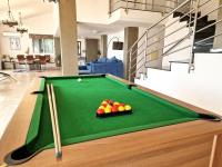 Biliár nebo kulečník v ubytování Paphos Central Penthouse