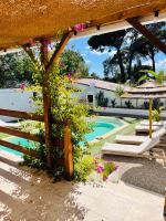 Bazén v ubytovaní La Villa les lauriers, 150 m de la mer, Grimaud, golfe de St Tropez alebo v jeho blízkosti