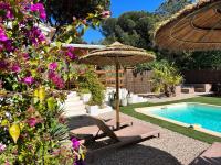 Bazén v ubytovaní La Villa les lauriers, 150 m de la mer, Grimaud, golfe de St Tropez alebo v jeho blízkosti