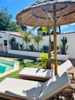 Bazén v ubytovaní La Villa les lauriers, 150 m de la mer, Grimaud, golfe de St Tropez alebo v jeho blízkosti