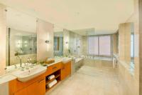 Koupelna v ubytování Ritz Carlton DIFC Downtown Dubai