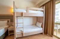 Postel nebo postele na pokoji v ubytování Side Breeze Hotel