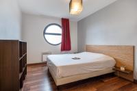 a bedroom with a large bed and a window at Zenitude Hôtel-Résidences Nantes Métropole in Nantes