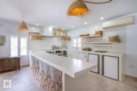 Kuchyň nebo kuchyňský kout v ubytování Villa Condor by Abahana Villas
