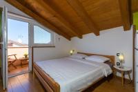 Posteľ alebo postele v izbe v ubytovaní Stone House Ana Funtana