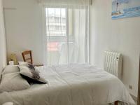 Posteľ alebo postele v izbe v ubytovaní Appartement en front de mer avec garage, WIFI et grand balcon - Saint-Hilaire-de-Riez - FR-1-652-31