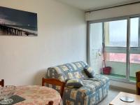 Posedenie v ubytovaní Appartement en front de mer avec garage, WIFI et grand balcon - Saint-Hilaire-de-Riez - FR-1-652-31