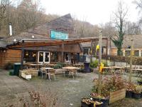 Budova, kde se chata nachází