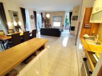 Kuchnia lub aneks kuchenny w obiekcie The Forest House Krk 1