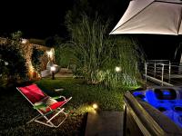 Vonkajšia záhrada v ubytovaní Villa Deluxe con Idromassaggio