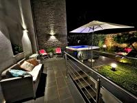 Posedenie v ubytovaní Villa Deluxe con Idromassaggio