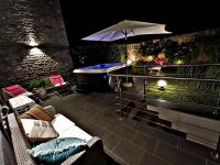 Posedenie v ubytovaní Villa Deluxe con Idromassaggio