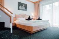 A bed or beds in a room at Residence Hotel Alpinum