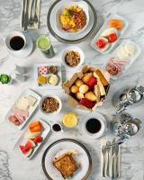 ホテルの敷地内または近くでの食事または食べ物