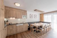 A kitchen or kitchenette at Ferienhaus Apart Sonnzeit