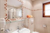 A bathroom at Ferienhaus Apart Sonnzeit