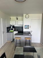 Kuchyňa alebo kuchynka v ubytovaní Appartement 2 pièces à Cabourg