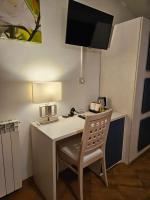 Televízia a/alebo spoločenská miestnosť v ubytovaní Albis Rooms Guest House