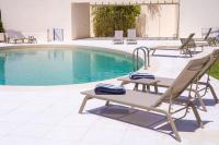 Bazén v ubytování Casas do Forte Remos 5pax by Portugal hideaway nebo v jeho okolí