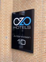 OZO Hotels Antares Airportに飾ってある許可証、賞状、看板またはその他の書類
