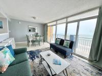Ein Sitzbereich in der Unterkunft Oceanfront Luxury 2BR King Suite Atlantica Resort