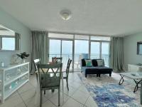 Ein Sitzbereich in der Unterkunft Oceanfront Luxury 2BR King Suite Atlantica Resort