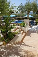 Bazén v ubytovaní Apartments Šemper - HEATED POOL alebo v jeho blízkosti