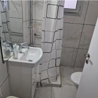 Koupelna v ubytování Cozy 1 bedroom apartment Larnaca city-center F