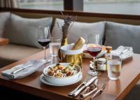 Jídlo v hotelu nebo okolí