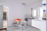 Kuchyňa alebo kuchynka v ubytovaní Litsa Mare Apartments