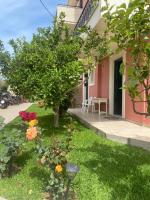 A garden outside lividio apartment