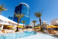 Der Swimmingpool an oder in der Nähe von Fontainebleau Las Vegas