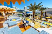 Ein Restaurant oder anderes Speiselokal in der Unterkunft Fontainebleau Las Vegas 