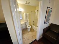 Tampa Bay Extended Stay - Airportにあるバスルーム