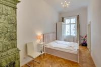 Letto o letti in una camera di Old Town Square Apartments