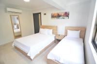 Postel nebo postele na pokoji v ubytování Ados Hotel