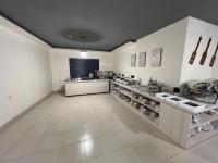 Kuchyň nebo kuchyňský kout v ubytování Sky Hotel