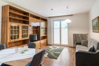 A television and/or entertainment centre at Appartementanlage Thermenblick SKI IN & SKI OUT
