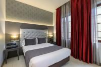 A bed or beds in a room at Hotel Ciutadella Barcelona