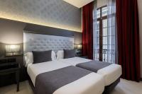A bed or beds in a room at Hotel Ciutadella Barcelona