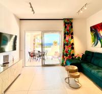 Televízia a/alebo spoločenská miestnosť v ubytovaní Le donne di Capri - Charming apartments in Capri